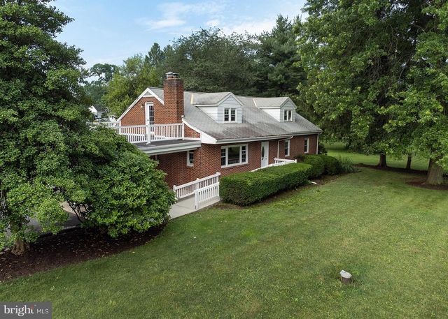 1239 W TRINDLE RD, Mechanicsburg, PA 17055