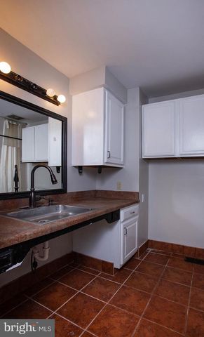 1239 W TRINDLE RD, Mechanicsburg, PA 17055