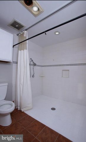 1239 W TRINDLE RD, Mechanicsburg, PA 17055