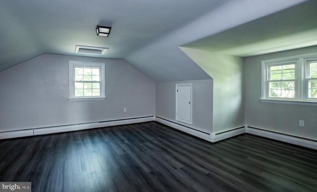 1239 W TRINDLE RD, Mechanicsburg, PA 17055