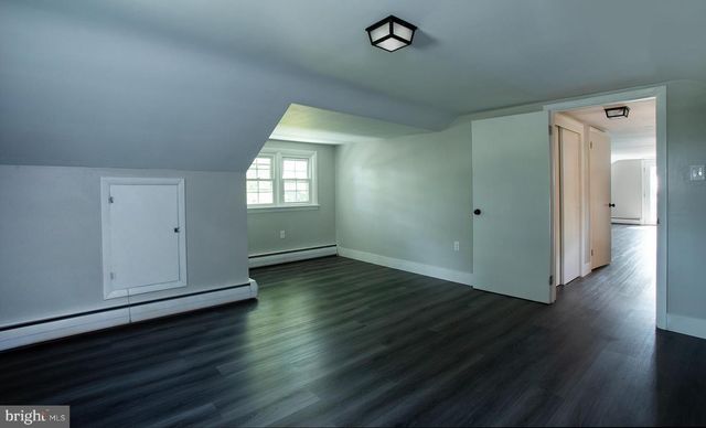 1239 W TRINDLE RD, Mechanicsburg, PA 17055