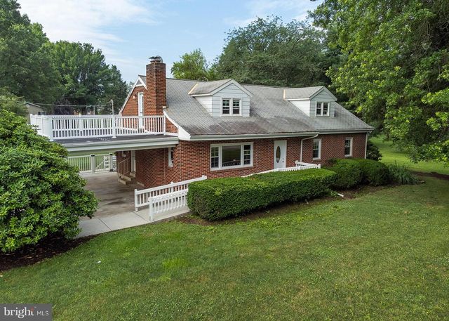 1239 W TRINDLE RD, Mechanicsburg, PA 17055