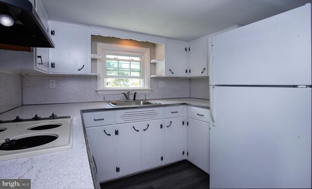 1239 W TRINDLE RD, Mechanicsburg, PA 17055