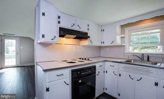 1239 W TRINDLE RD, Mechanicsburg, PA 17055