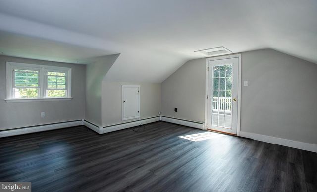 1239 W TRINDLE RD, Mechanicsburg, PA 17055