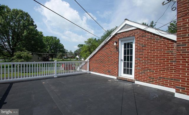 1239 W TRINDLE RD, Mechanicsburg, PA 17055