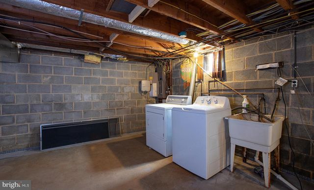 1239 W TRINDLE RD, Mechanicsburg, PA 17055
