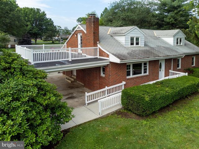 1239 W TRINDLE RD, Mechanicsburg, PA 17055