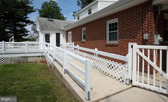 1239 W TRINDLE RD, Mechanicsburg, PA 17055