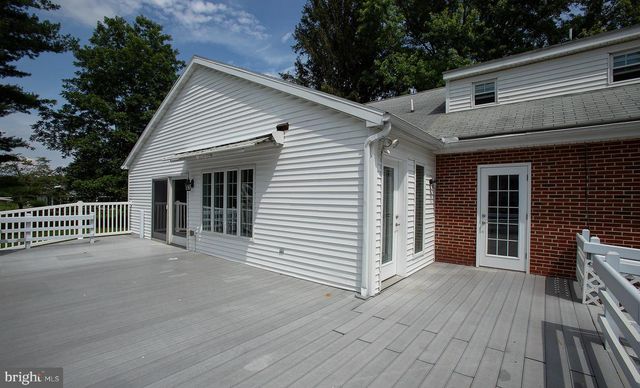 1239 W TRINDLE RD, Mechanicsburg, PA 17055
