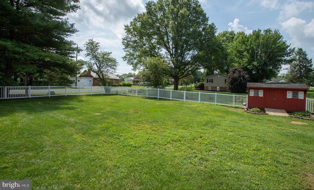 1239 W TRINDLE RD, Mechanicsburg, PA 17055
