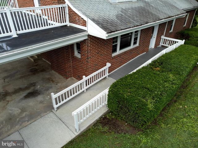 1239 W TRINDLE RD, Mechanicsburg, PA 17055