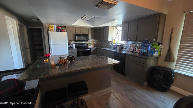 142 Tudor Road SW, Palm Bay, FL 32908