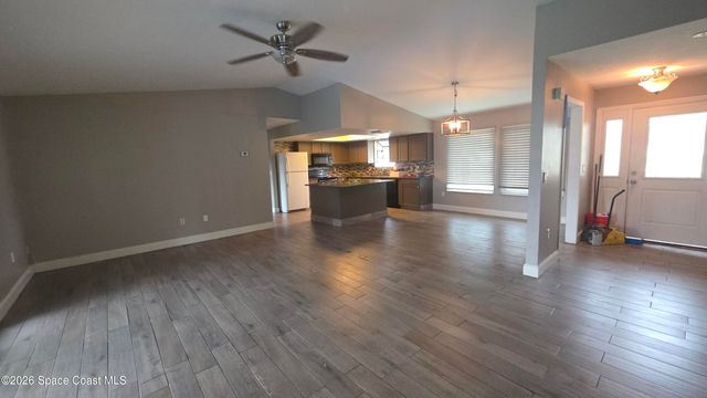 142 Tudor Road SW, Palm Bay, FL 32908
