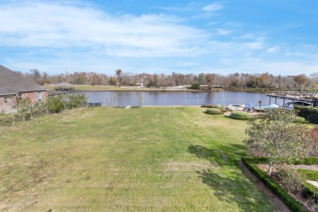 11288 River Highlands, St Amant, LA 70774