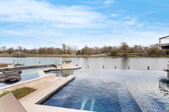 11288 River Highlands, St Amant, LA 70774