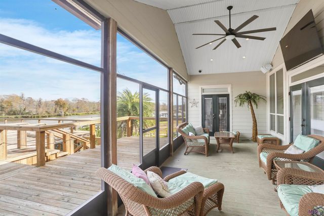 11288 River Highlands, St Amant, LA 70774