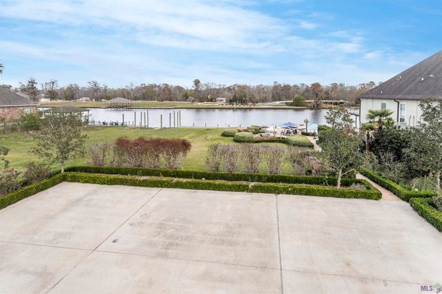 11288 River Highlands, St Amant, LA 70774