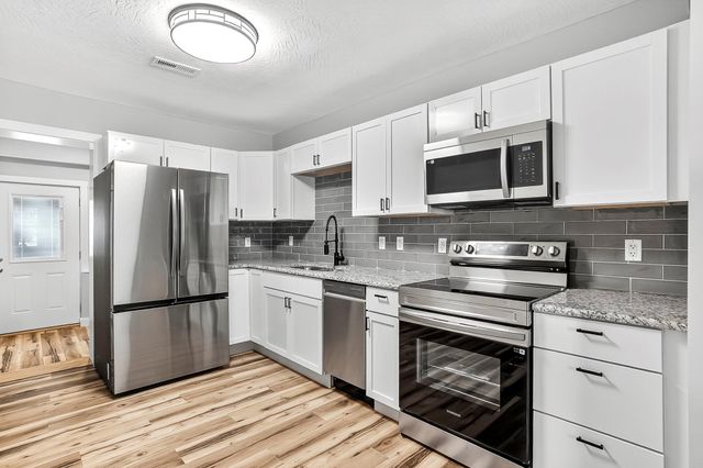 2820 W State Street Street, Springfield, MO 65802