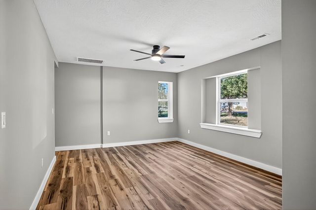 2820 W State Street Street, Springfield, MO 65802