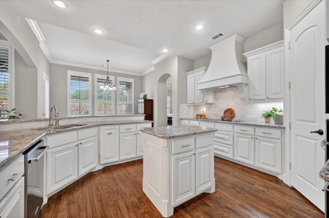 4500 Knoll Ridge Drive, Fort Worth, TX 76008