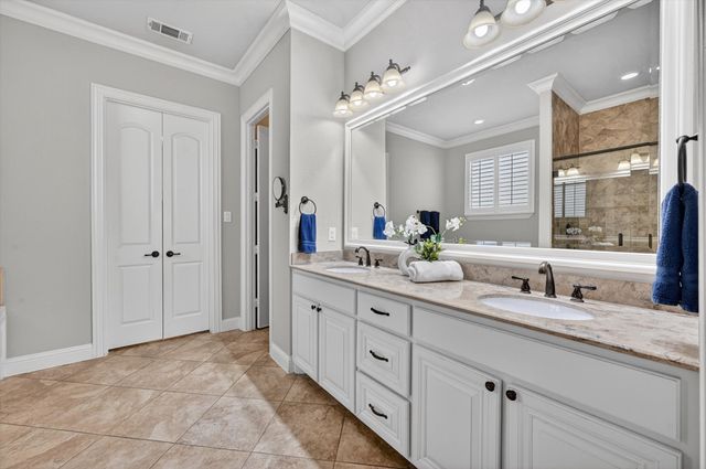 4500 Knoll Ridge Drive, Fort Worth, TX 76008