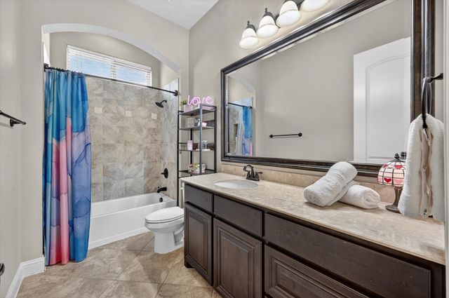 4500 Knoll Ridge Drive, Fort Worth, TX 76008