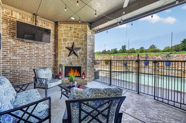 4500 Knoll Ridge Drive, Fort Worth, TX 76008