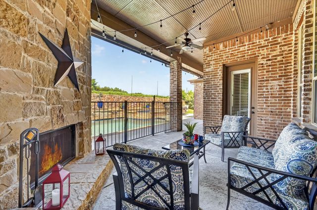 4500 Knoll Ridge Drive, Fort Worth, TX 76008