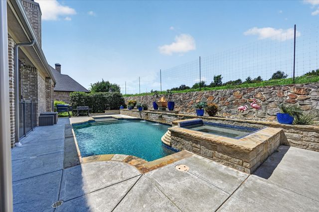 4500 Knoll Ridge Drive, Fort Worth, TX 76008