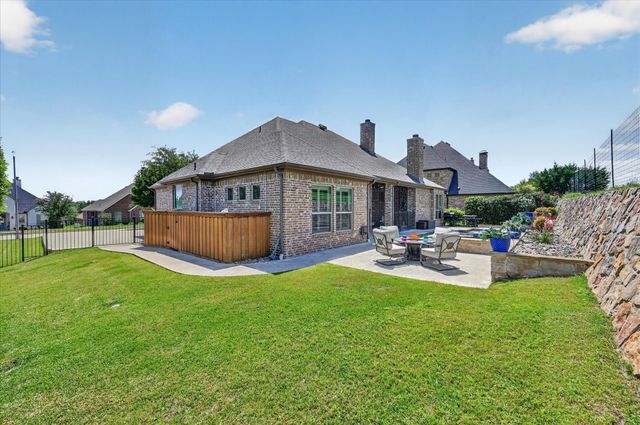 4500 Knoll Ridge Drive, Fort Worth, TX 76008