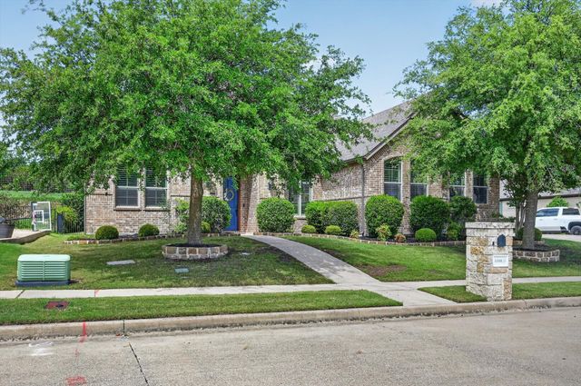 4500 Knoll Ridge Drive, Fort Worth, TX 76008