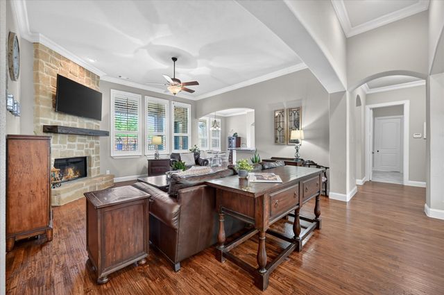 4500 Knoll Ridge Drive, Fort Worth, TX 76008