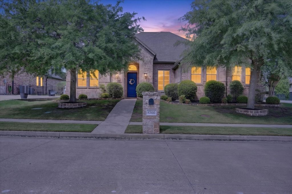 4500 Knoll Ridge Drive, Fort Worth, TX 76008