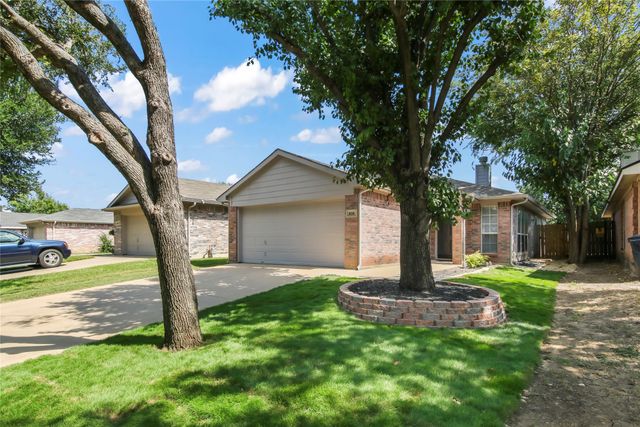 826 Savage Drive, Denton, TX 76207