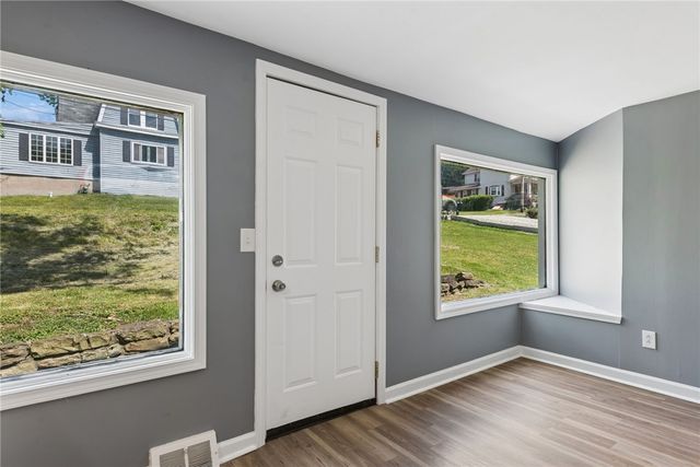690 Brownstown Rd, North Huntingdon, PA 15647