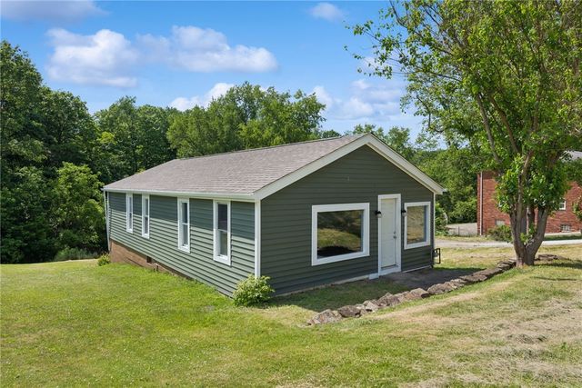 690 Brownstown Rd, North Huntingdon, PA 15647