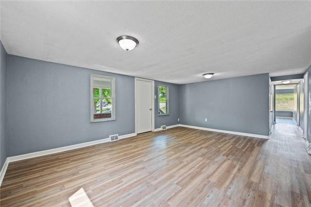 690 Brownstown Rd, North Huntingdon, PA 15647