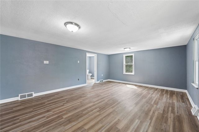 690 Brownstown Rd, North Huntingdon, PA 15647