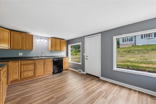 690 Brownstown Rd, North Huntingdon, PA 15647