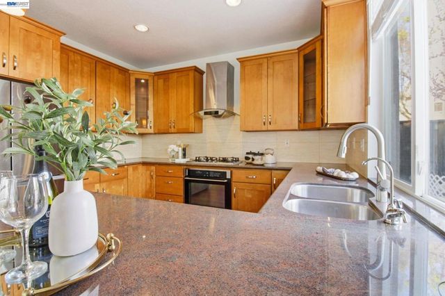 672 672 Greylyn Dr, San Ramon, CA 94583