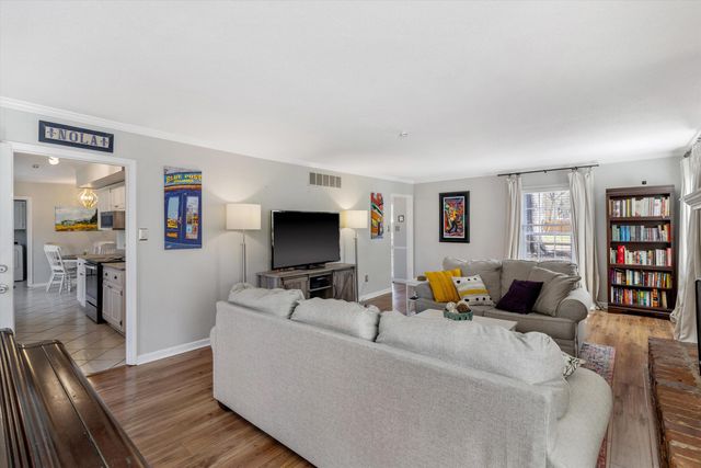 2447 BIRCHTREE DR, Germantown, TN 38138