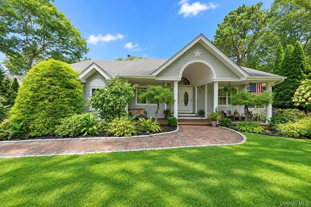 7 Wood Hollow Drive, Westhampton, NY 11977