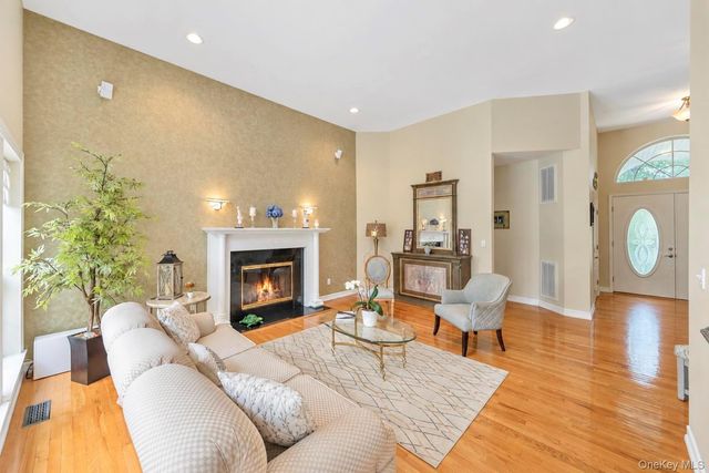 7 Wood Hollow Drive, Westhampton, NY 11977