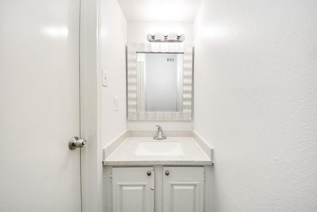 17105 Beaver Springs Dr Drive 9, Houston, TX 77090