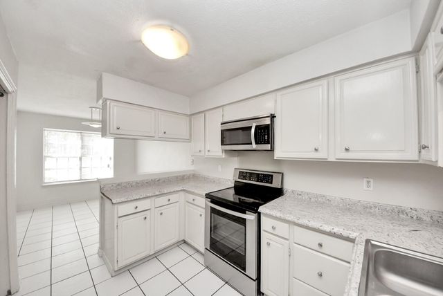 17105 Beaver Springs Dr Drive 9, Houston, TX 77090