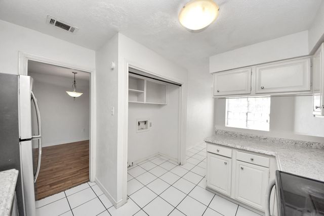 17105 Beaver Springs Dr Drive 9, Houston, TX 77090