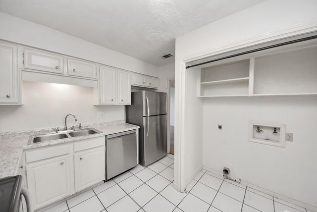 17105 Beaver Springs Dr Drive 9, Houston, TX 77090