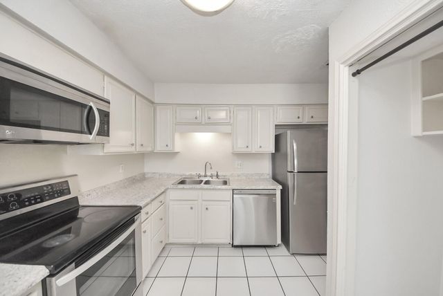17105 Beaver Springs Dr Drive 9, Houston, TX 77090