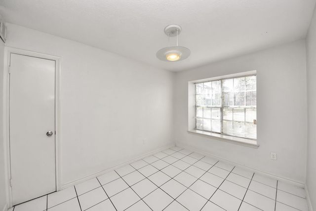 17105 Beaver Springs Dr Drive 9, Houston, TX 77090